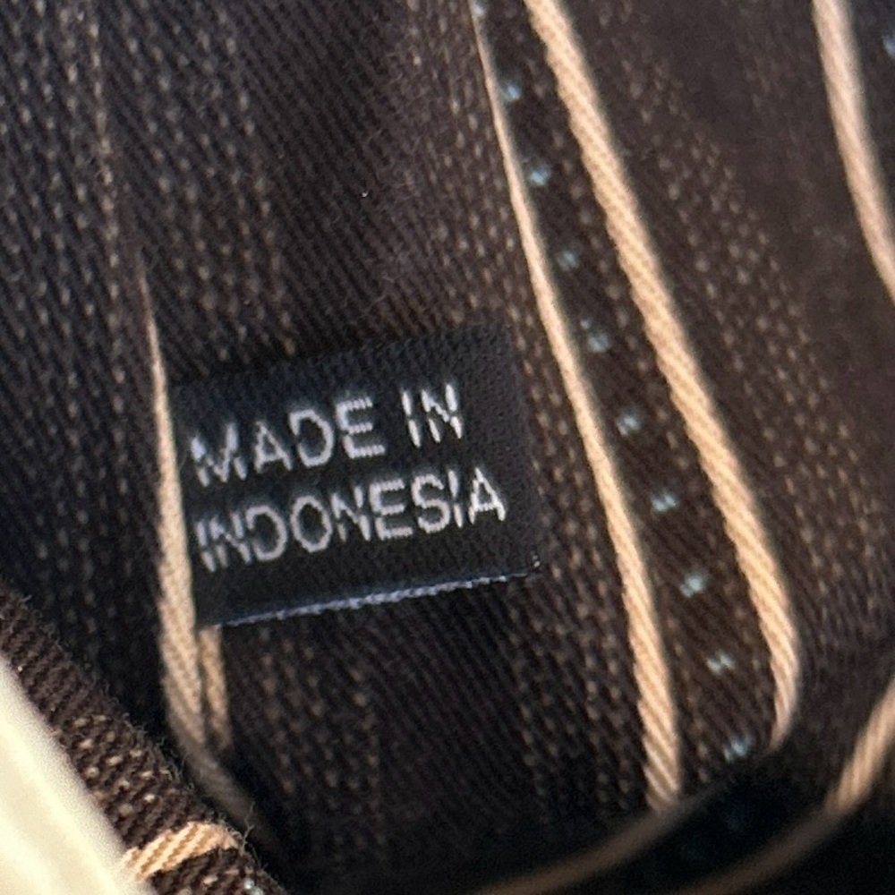 Marc by Marc Jacobs Fold-Over Leather Clutch Gold Medallion creamy white EUC - Picture 7 of 10